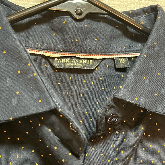 NWOT Park Avenue Navy Blue Button Down Shirt with Polka Dots - Picture 4 of 10